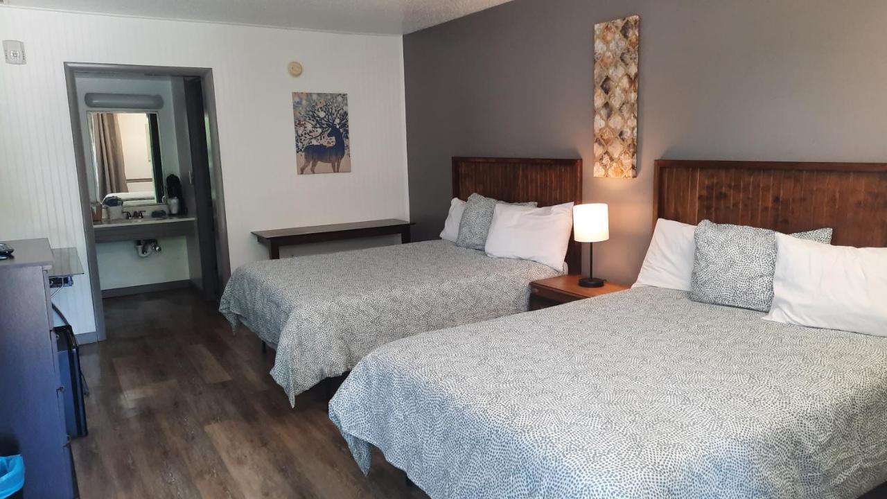 Blue Sky Inn- Complimentary Happy Hour Th-Sun, Veteran Owned, Full Breakfast, Best Green Space, 1 Mile From Blue Ridge, Fire Pit Exterior photo