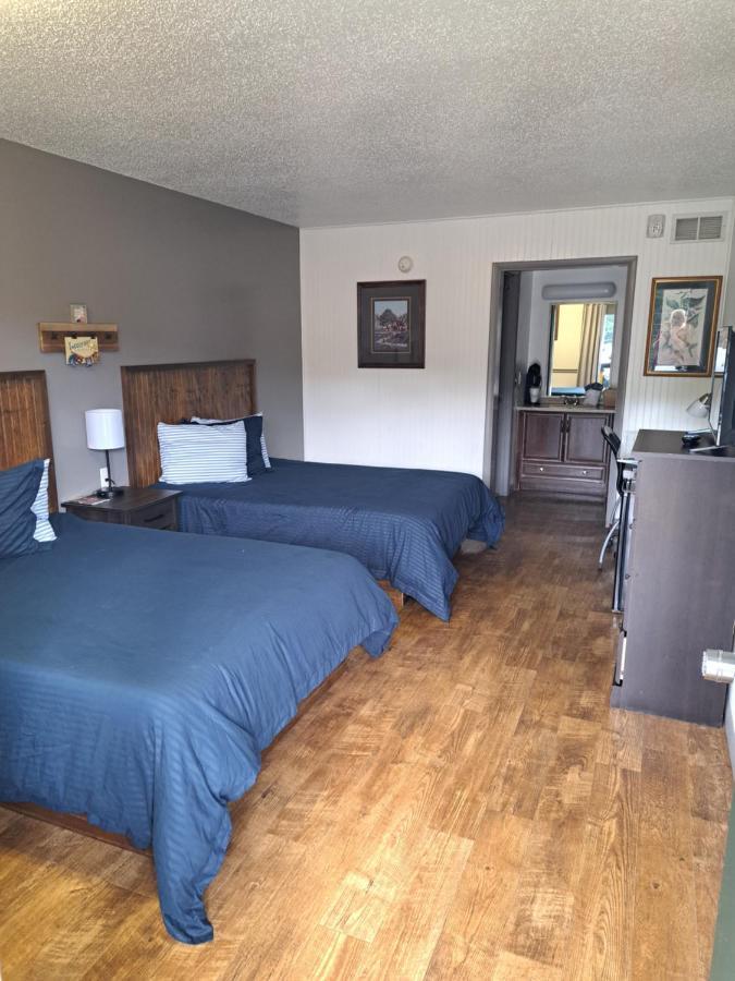 Blue Sky Inn- Complimentary Happy Hour Th-Sun, Veteran Owned, Full Breakfast, Best Green Space, 1 Mile From Blue Ridge, Fire Pit Exterior photo