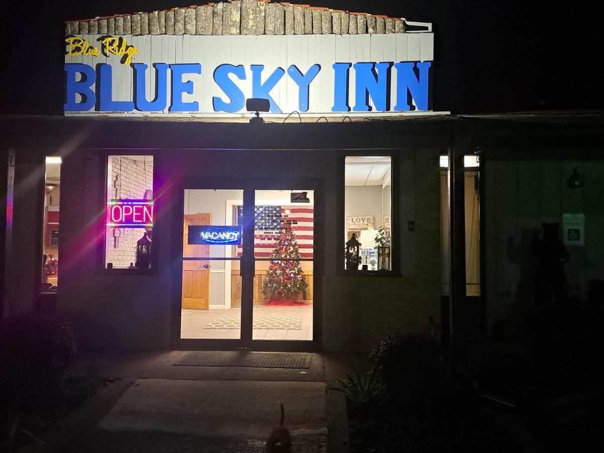 Blue Sky Inn- Complimentary Happy Hour Th-Sun, Veteran Owned, Full Breakfast, Best Green Space, 1 Mile From Blue Ridge, Fire Pit Exterior photo