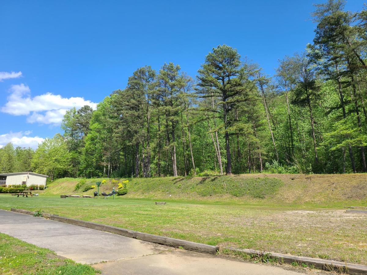 Blue Sky Inn- Complimentary Happy Hour Th-Sun, Veteran Owned, Full Breakfast, Best Green Space, 1 Mile From Blue Ridge, Fire Pit Exterior photo
