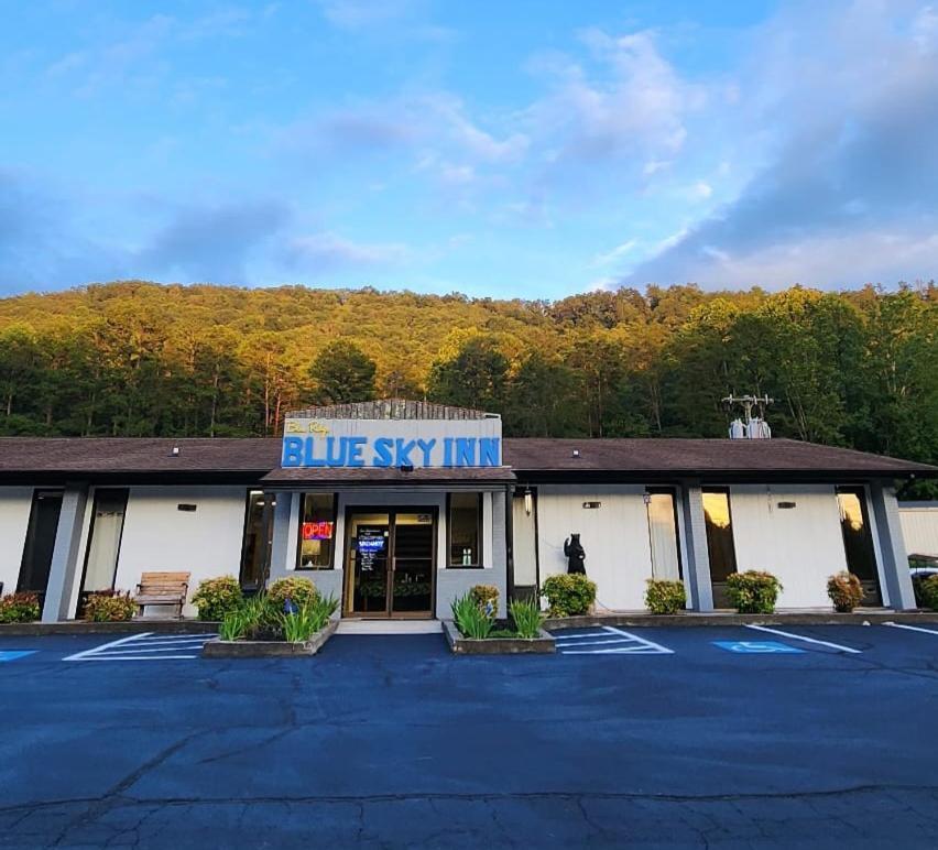 Blue Sky Inn- Complimentary Happy Hour Th-Sun, Veteran Owned, Full Breakfast, Best Green Space, 1 Mile From Blue Ridge, Fire Pit Exterior photo