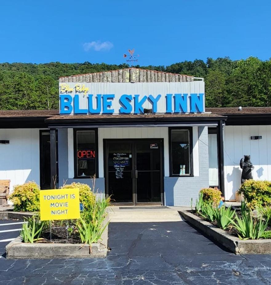 Blue Sky Inn- Complimentary Happy Hour Th-Sun, Veteran Owned, Full Breakfast, Best Green Space, 1 Mile From Blue Ridge, Fire Pit Exterior photo