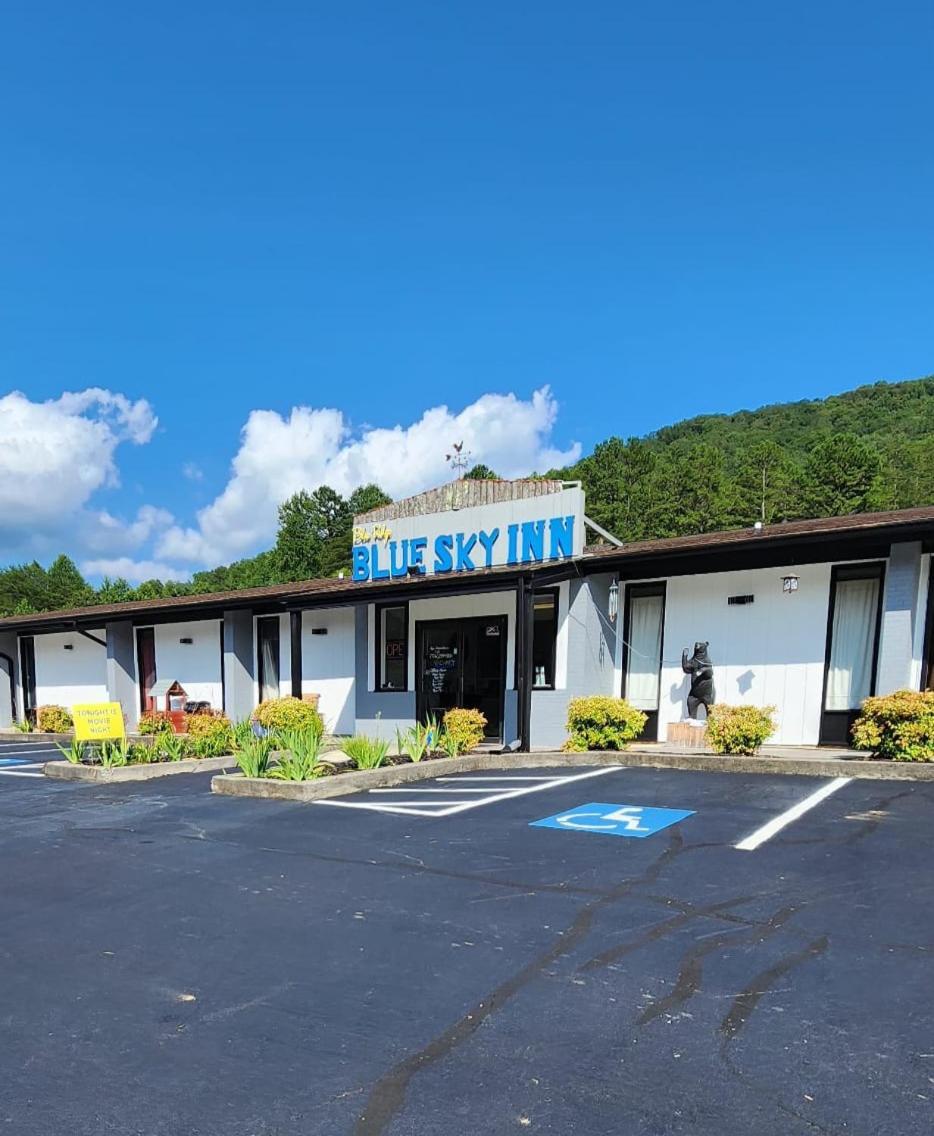 Blue Sky Inn- Complimentary Happy Hour Th-Sun, Veteran Owned, Full Breakfast, Best Green Space, 1 Mile From Blue Ridge, Fire Pit Exterior photo