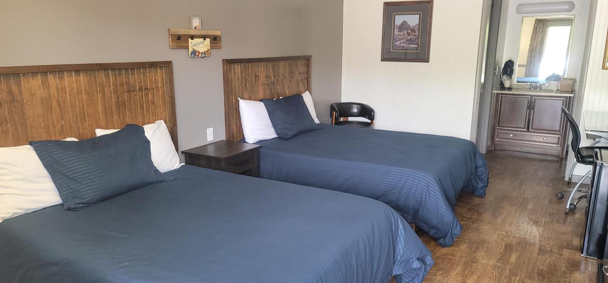 Blue Sky Inn- Complimentary Happy Hour Th-Sun, Veteran Owned, Full Breakfast, Best Green Space, 1 Mile From Blue Ridge, Fire Pit Exterior photo