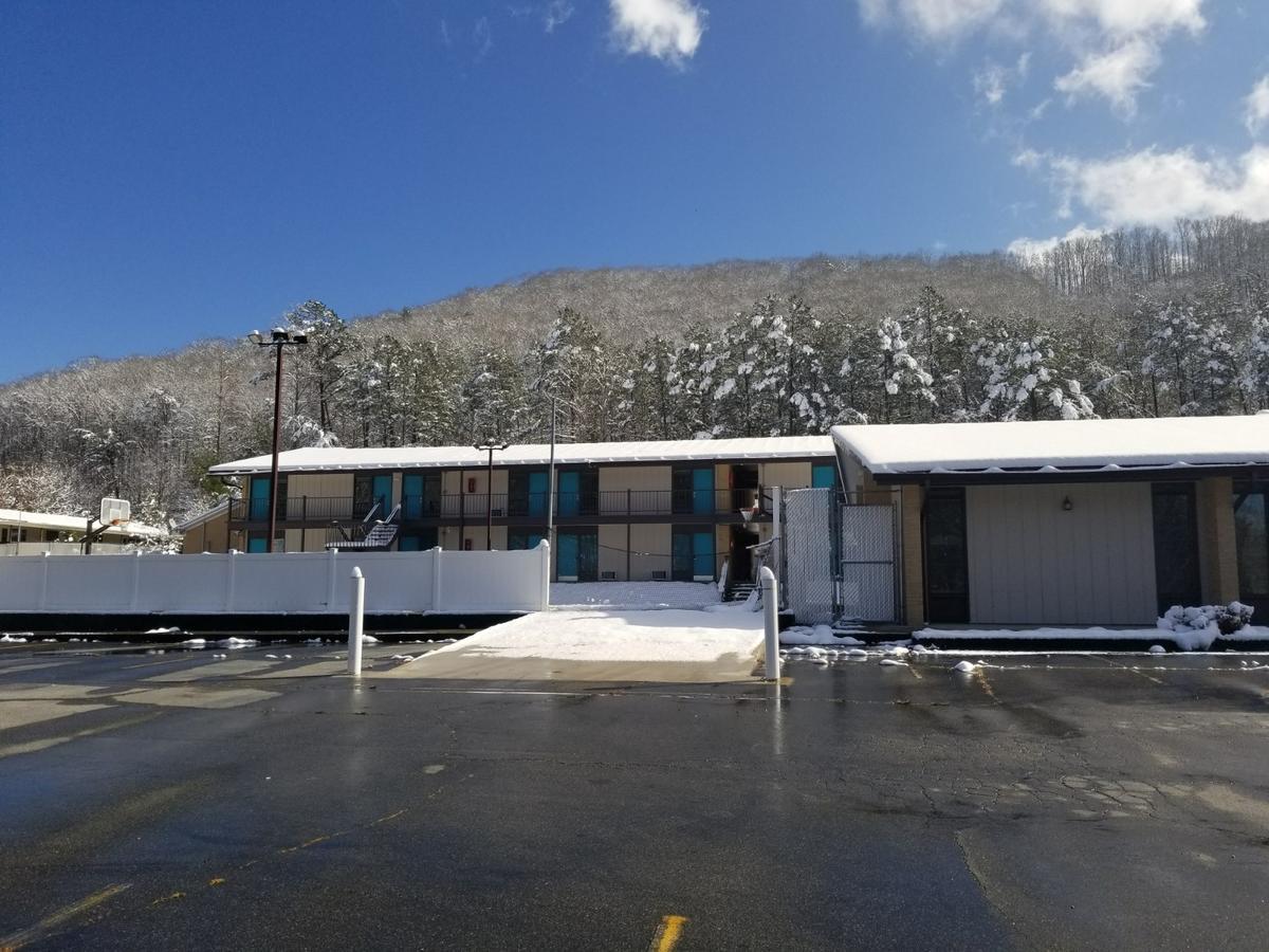 Blue Sky Inn- Complimentary Happy Hour Th-Sun, Veteran Owned, Full Breakfast, Best Green Space, 1 Mile From Blue Ridge, Fire Pit Exterior photo