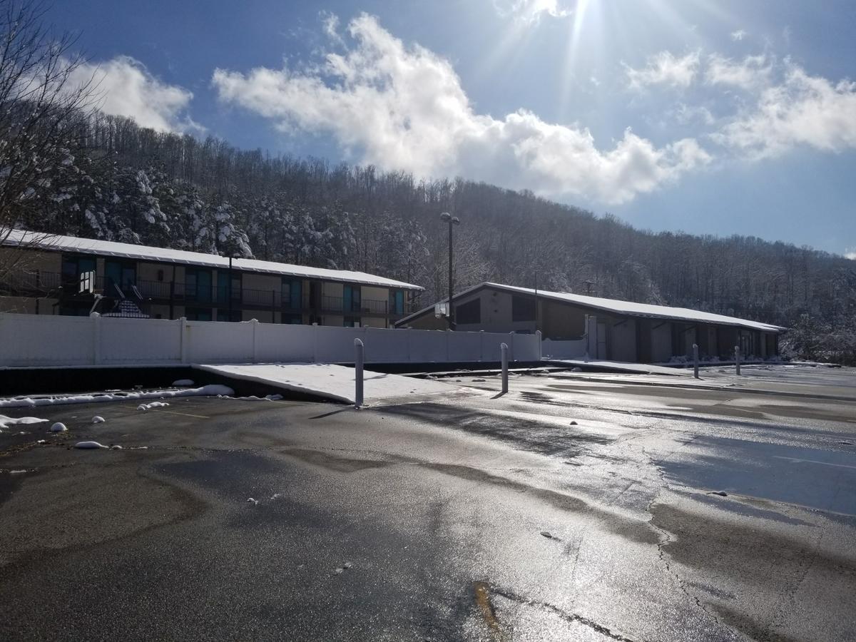 Blue Sky Inn- Complimentary Happy Hour Th-Sun, Veteran Owned, Full Breakfast, Best Green Space, 1 Mile From Blue Ridge, Fire Pit Exterior photo